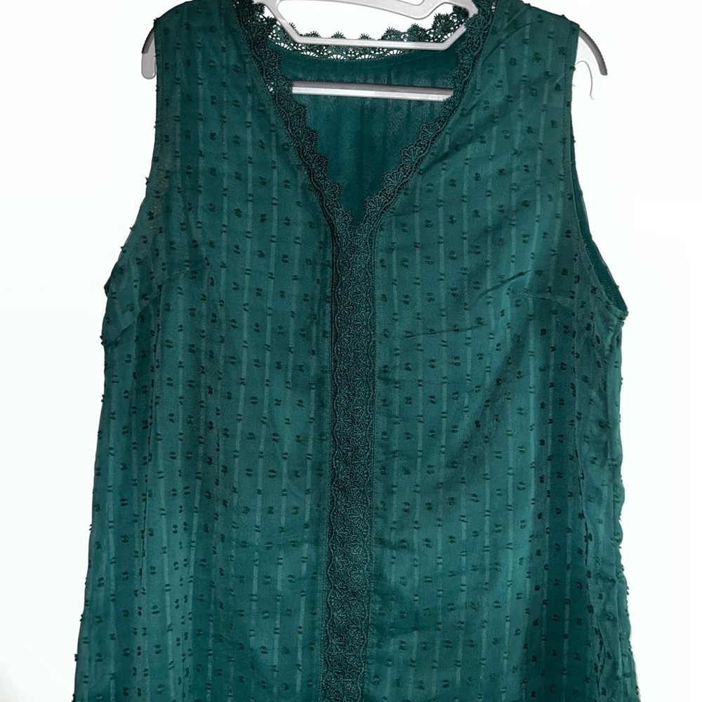 Sleeveless hunter green chiffon, lace, blouse. Size large